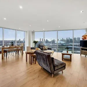 Deluxe Two Bed With River & View Apartment London
